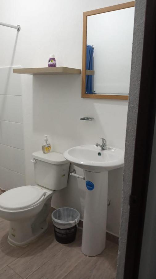 Apartamentos Mundo Maya Habitaciones フローレス エクステリア 写真