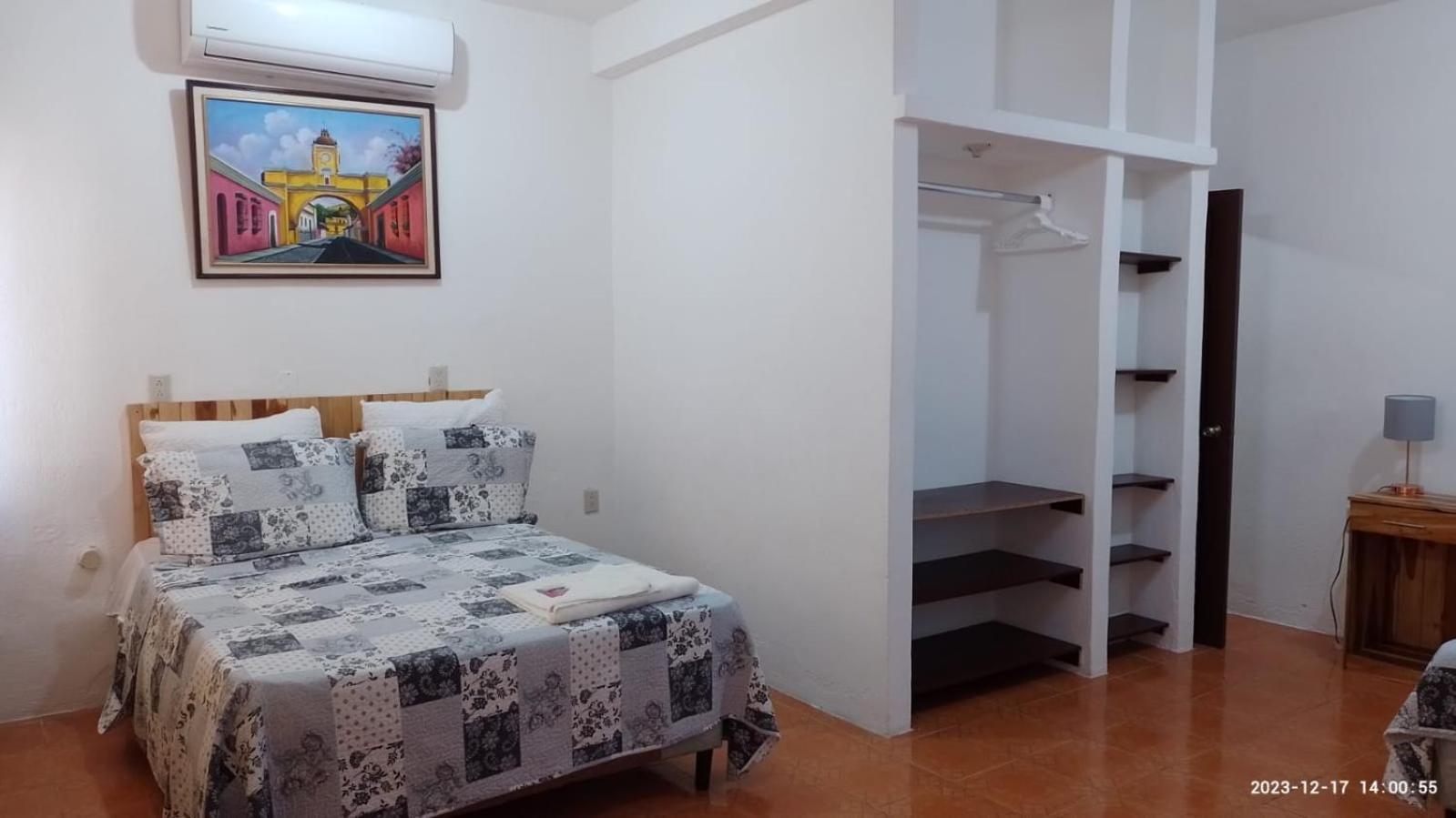 Apartamentos Mundo Maya Habitaciones フローレス エクステリア 写真