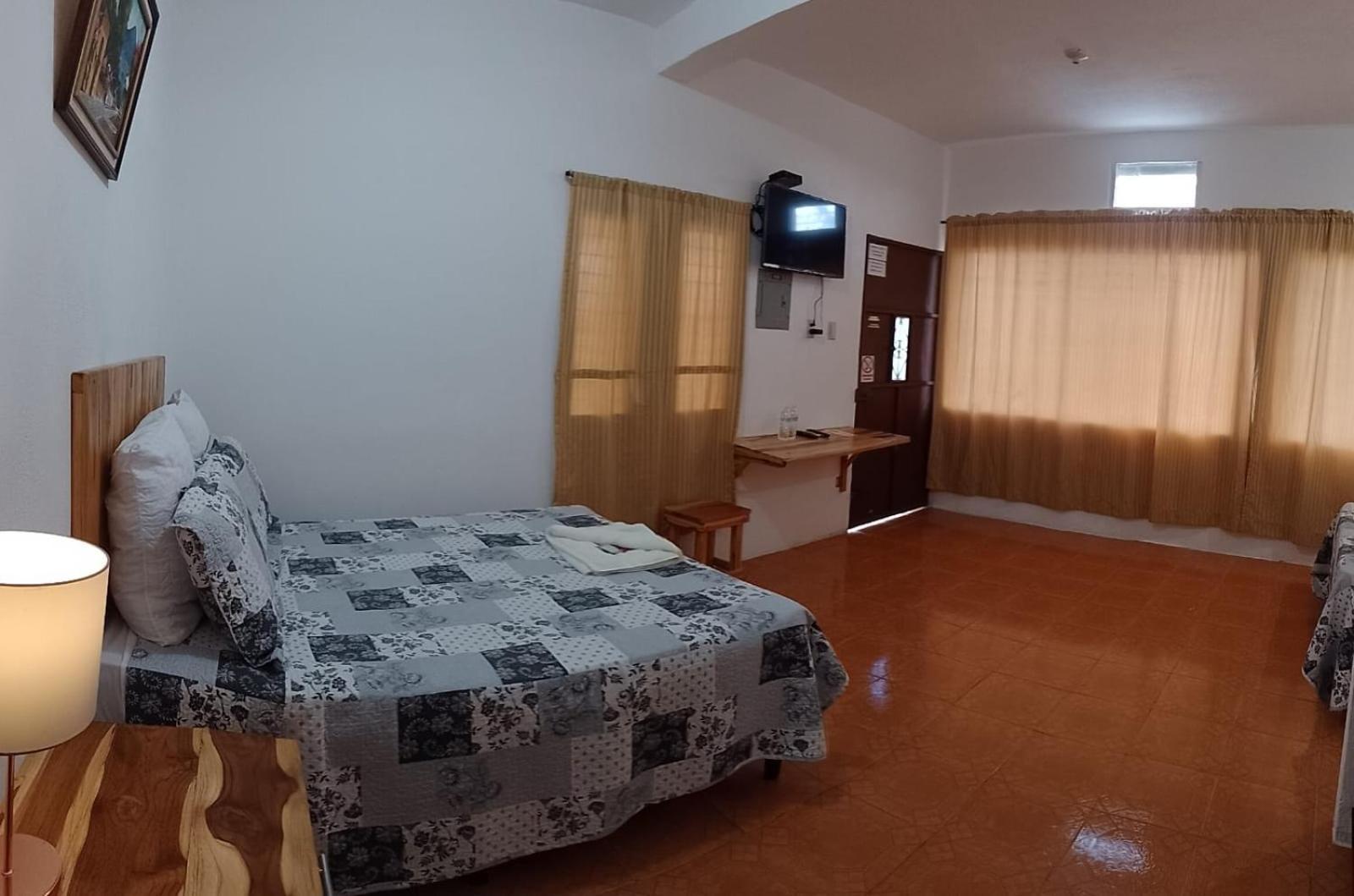 Apartamentos Mundo Maya Habitaciones フローレス エクステリア 写真